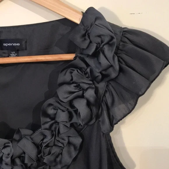 🇨🇦 Spense Sleeveless Ruffle blouse - Picture 3 of 5